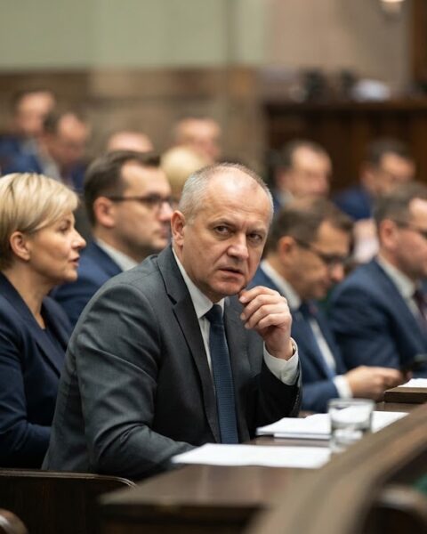 Poolse oppositiepartij PiS wil met resolutie Oekraïens EU-lidmaatschap blokkeren