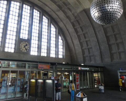 45-jarige Nederlandse man aangehouden na steekpartij en achtervolging op Zwitsers treinstation