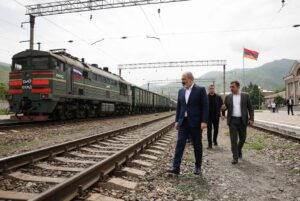 Pashinyan: Armenië overweegt internationale arbitrage over Russisch spoorwegbeheer