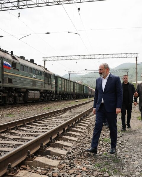 Pashinyan: Armenië overweegt internationale arbitrage over Russisch spoorwegbeheer