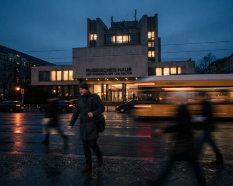 Berlijns Russisch Huis coördineert hybride campagne om Duitse steun aan Oekraïne te ondermijnen