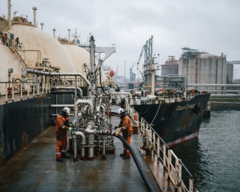 EU laat Griekse rederij Dynagas Russisch LNG blijven vervoeren in nieuw sanctiepakket