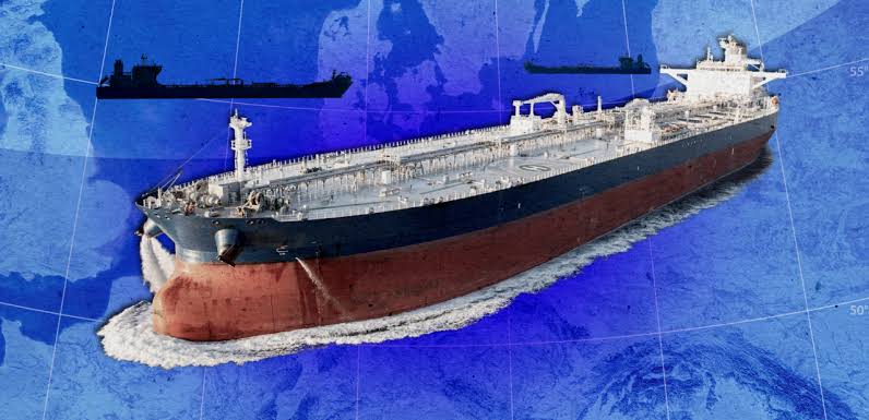 Moskou's vlaggenfabriek: hoe gesanctioneerde tankers worden witgewassen op zee