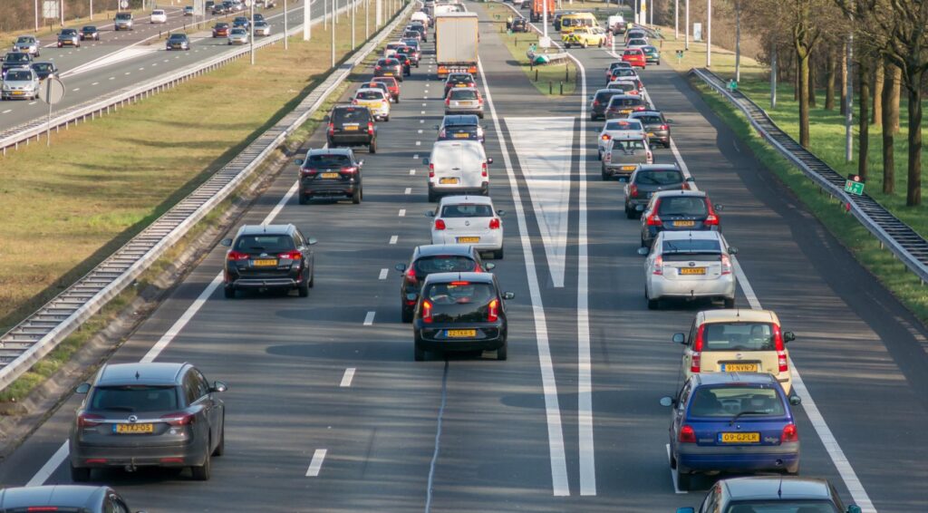 A1 richting Amsterdam ligt maandenlang stil door wegwerkzaamheden, 30–60 minuten vertraging verwacht