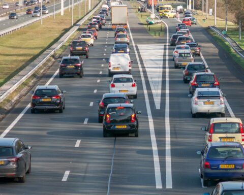 A1 richting Amsterdam ligt maandenlang stil door wegwerkzaamheden, 30–60 minuten vertraging verwacht