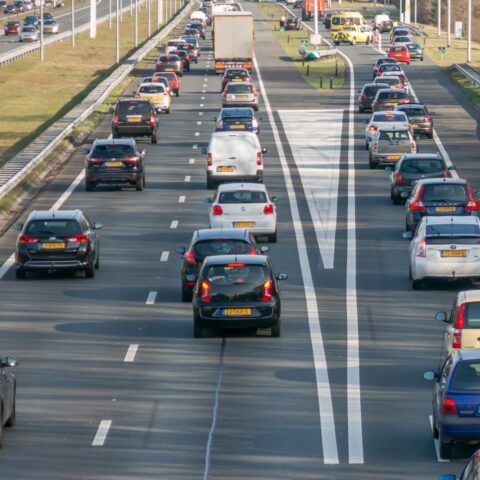 A1 richting Amsterdam ligt maandenlang stil door wegwerkzaamheden, 30–60 minuten vertraging verwacht