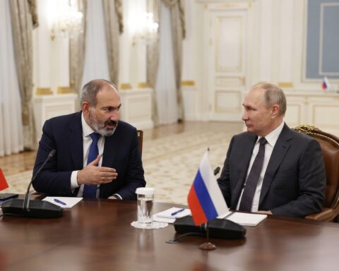 Pashinyan eist van Poetin opheffing handelsbeperkingen en bespreekt EU-referendum