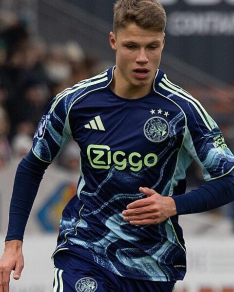 Ajax bereikt €27 miljoen deal voor verkoop van Sean Steur aan Newcastle