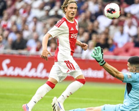 Ajax verslaat Vojvodina opnieuw en bereikt volgende ronde van UEFA Conference League
