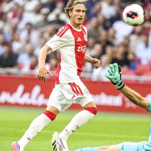 Ajax verslaat Vojvodina opnieuw en bereikt volgende ronde van UEFA Conference League