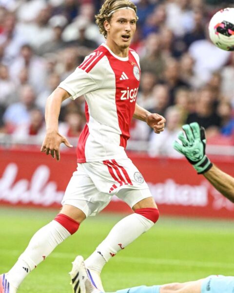Ajax verslaat Vojvodina opnieuw en bereikt volgende ronde van UEFA Conference League