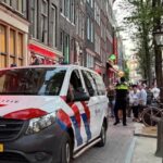 Amsterdamse politie voert meerdere invallen uit in het Red Light District tegen mensenhandel