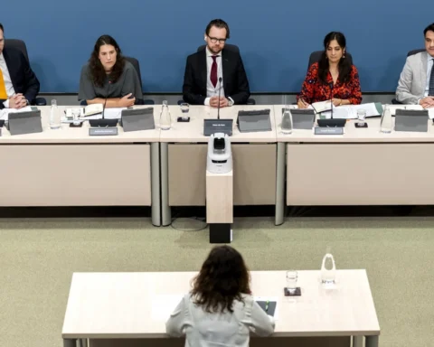 Avondklok tijdens coronacrisis: parlementaire enquêtecommissie spreekt met betrokkenen