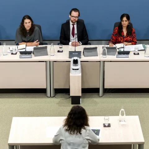 Avondklok tijdens coronacrisis: parlementaire enquêtecommissie spreekt met betrokkenen