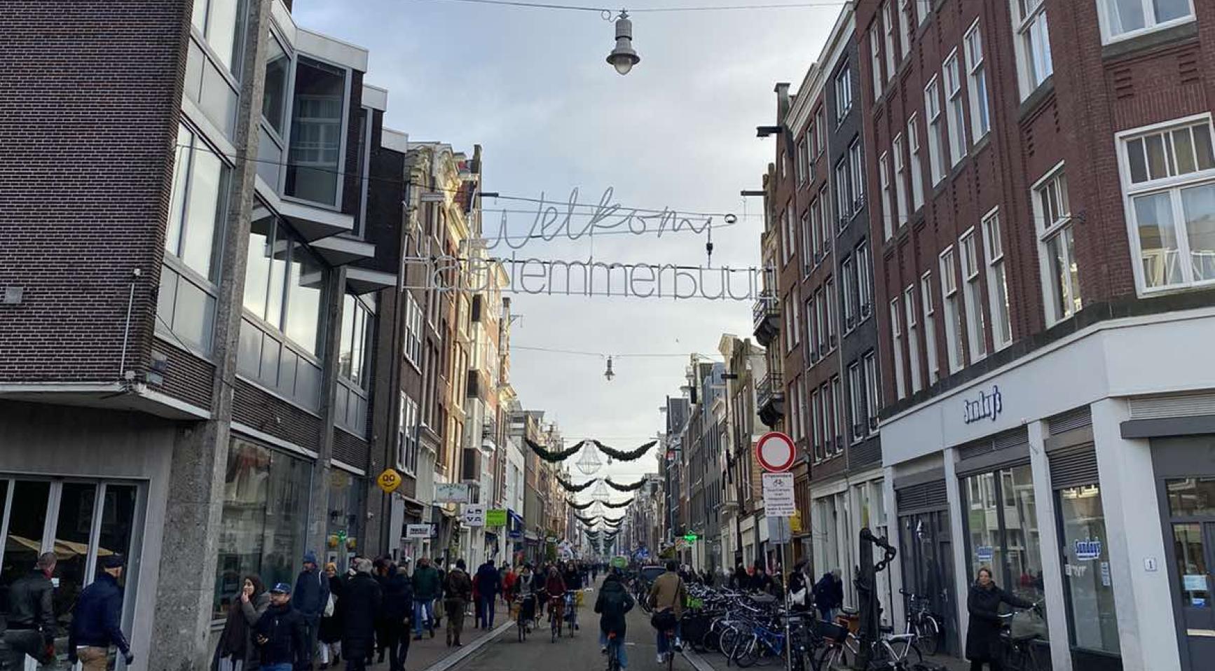 Bewoners en ondernemers in Haarlemmerbuurt gefrustreerd over overlast door verslaafde daklozen