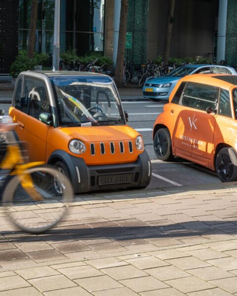 Bijna de helft van de bestuurders van microauto's in Amsterdam kent de verkeersregels niet