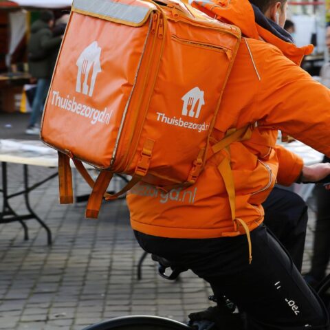 Consumentenbond roept Thuisbezorgd.nl op tot stoppen met verborgen kosten en valse kortingen