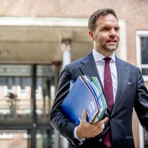 Defensie werkt samen met dronebedrijf en streeft naar 'gouden aandeel'