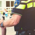 Dertienjarige aangehouden in Spijkenisse voor zich voordoen als agent en stelen van €20.000 aan sieraden