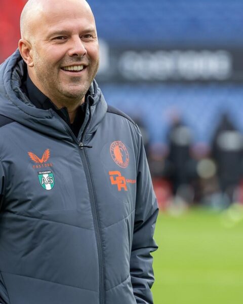 Druk op Oranje om nieuwe nationale coach te vinden na afwijzing door Arne Slot