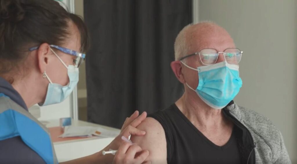 Enquête: bijna 1 op de 6 in Nederland betreurt Covid-vaccinatie