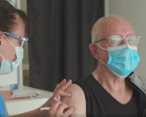 Enquête: bijna 1 op de 6 in Nederland betreurt Covid-vaccinatie
