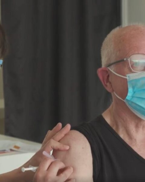 Enquête: bijna 1 op de 6 in Nederland betreurt Covid-vaccinatie