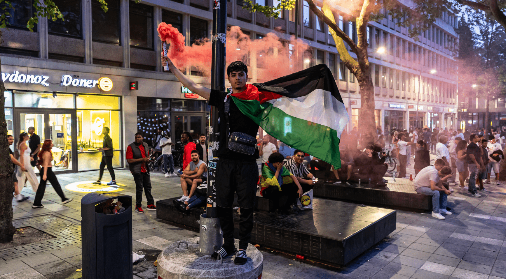 Fans op straat na verlies van Marokko; onrust in Amsterdam, Rotterdam, Den Haag