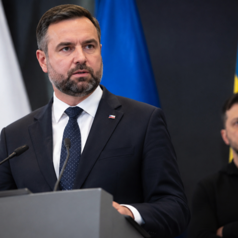Poolse minister kondigt openbaarmaking militaire steun aan Oekraïne aan, zorgen over veiligheid