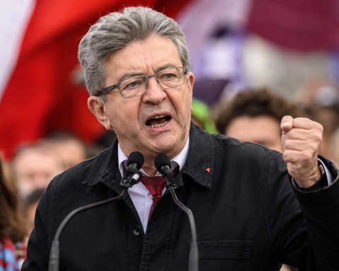 Mélenchon: Frankrijk moet NAVO verlaten en directe onderhandelingen met Rusland beginnen