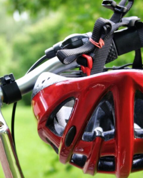 Gebruik van helmen stijgt onder Nederlandse fietsers, vooral bij oudere rijders en e-bike gebruikers