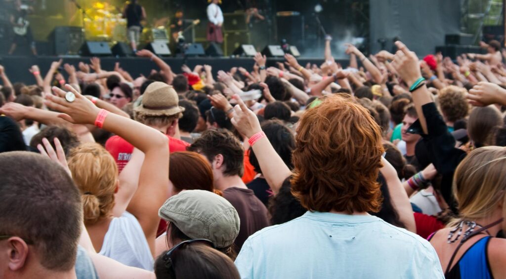 Geen gratis water op Legends of Rock-festival in Arnhem, vijf mensen gewond door hitte