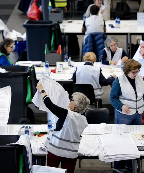 Groot stembiljet verdwijnt, kleinere versie met partijklogo's voor Europese verkiezingen 2029