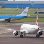 KLM boekt meer winst in Q2 door kosten voor kerosine door te berekenen; winst Air France halveert