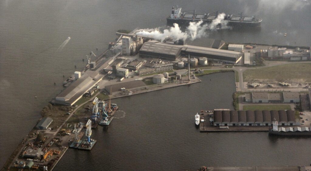 Lichaam van vermiste bemanningslid ontdekt na zinkschip in Amsterdam