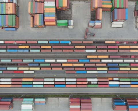 Logistieke sector groeit, maar vreest tekort aan geschikt vastgoed in Nederland