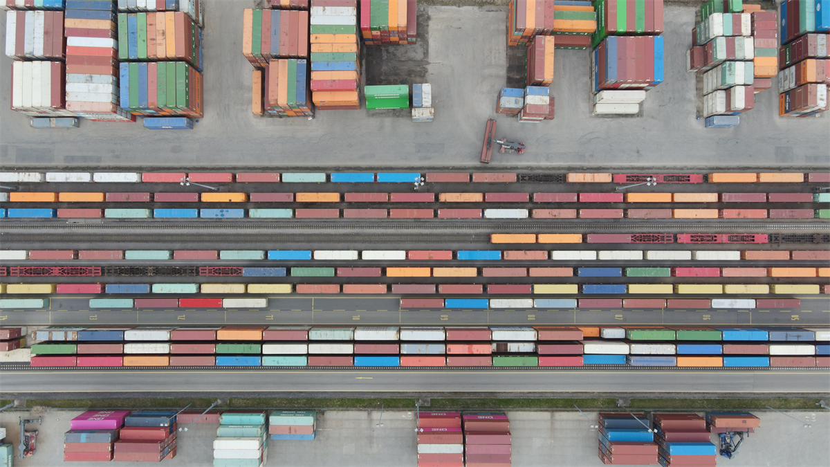 Logistieke sector groeit, maar vreest tekort aan geschikt vastgoed in Nederland