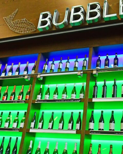 Luchtvaartgroepen overwegen nieuwe alcoholregels na toename van verstoringen door dronken passagiers
