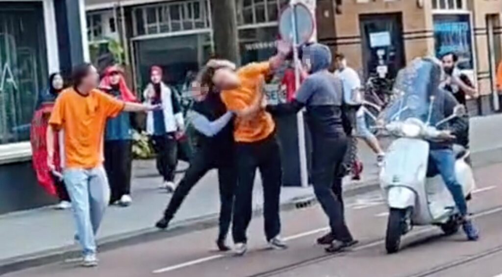 Man aangehouden voor gewelddadige aanval met fietsketting na Marokko-Oranje WK-wedstrijd