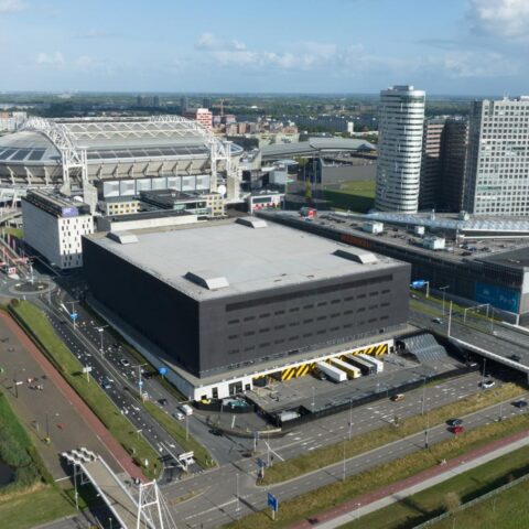 Man neergestoken bij Johan Cruijff Arena in Amsterdam; Verdachte aangehouden