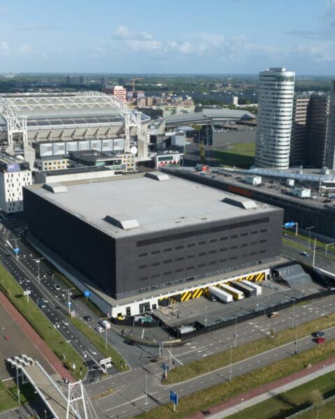 Man neergestoken bij Johan Cruijff Arena in Amsterdam; Verdachte aangehouden