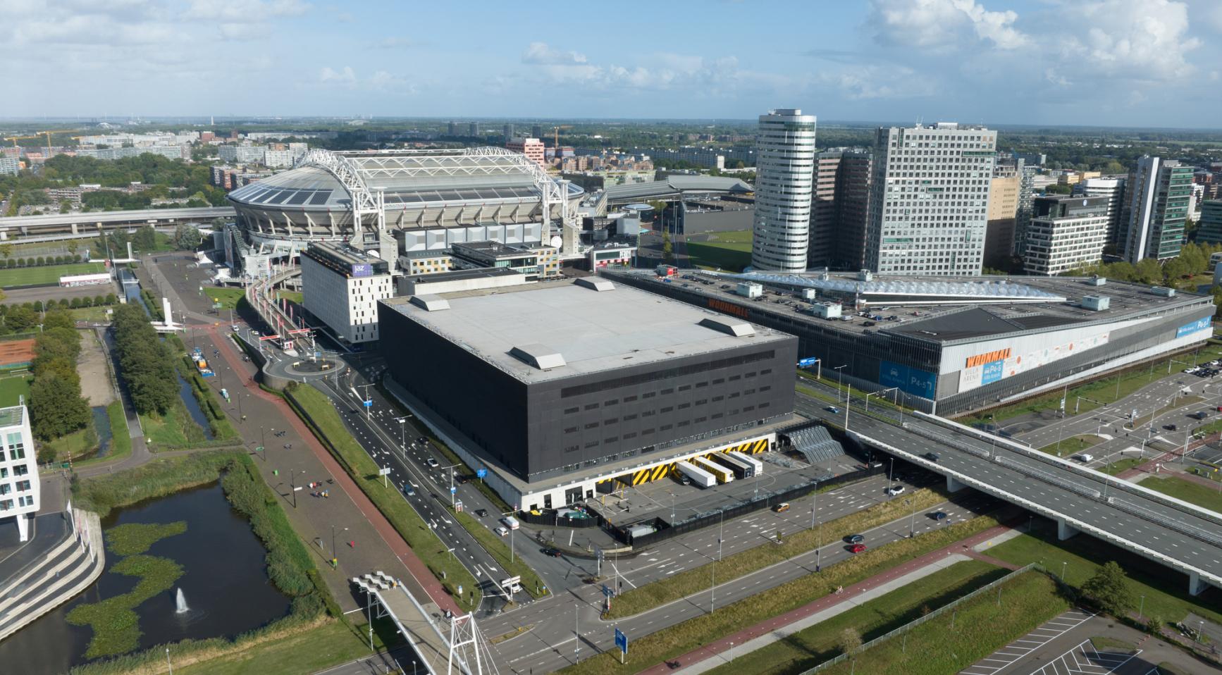 Man neergestoken bij Johan Cruijff Arena in Amsterdam; Verdachte aangehouden