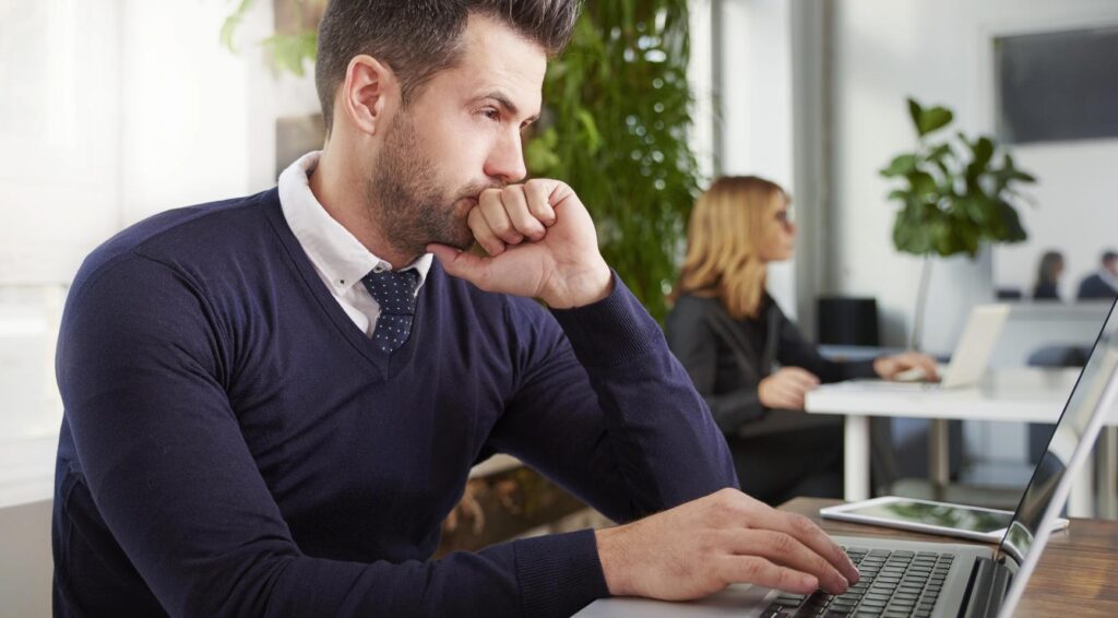 Mensen in de dertig en veertig het meest gefrustreerd over werk; een derde vindt hun baan betekenisloos