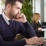 Mensen in de dertig en veertig het meest gefrustreerd over werk; een derde vindt hun baan betekenisloos