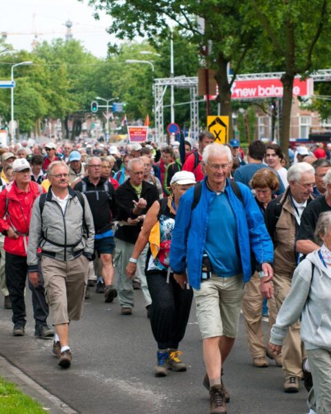 Mild weer ten voordele van Vierdaagse wandelt evenement in Nijmegen