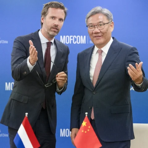 Minister Sjoerdsma zoekt samenwerking met China tijdens handelsconflicten, Nederlandse bedrijven delen zorgen