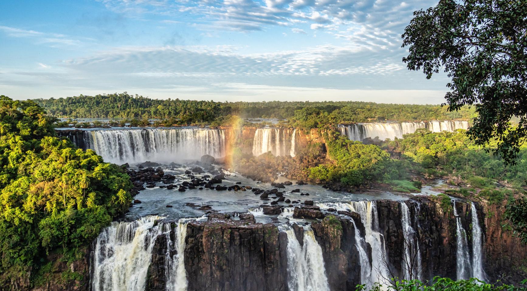 Nederlander van 26 omgekomen bij gezinsboottocht bij watervallen van Iguaçu in Brazilië; twee gewonden in ziekenhuis