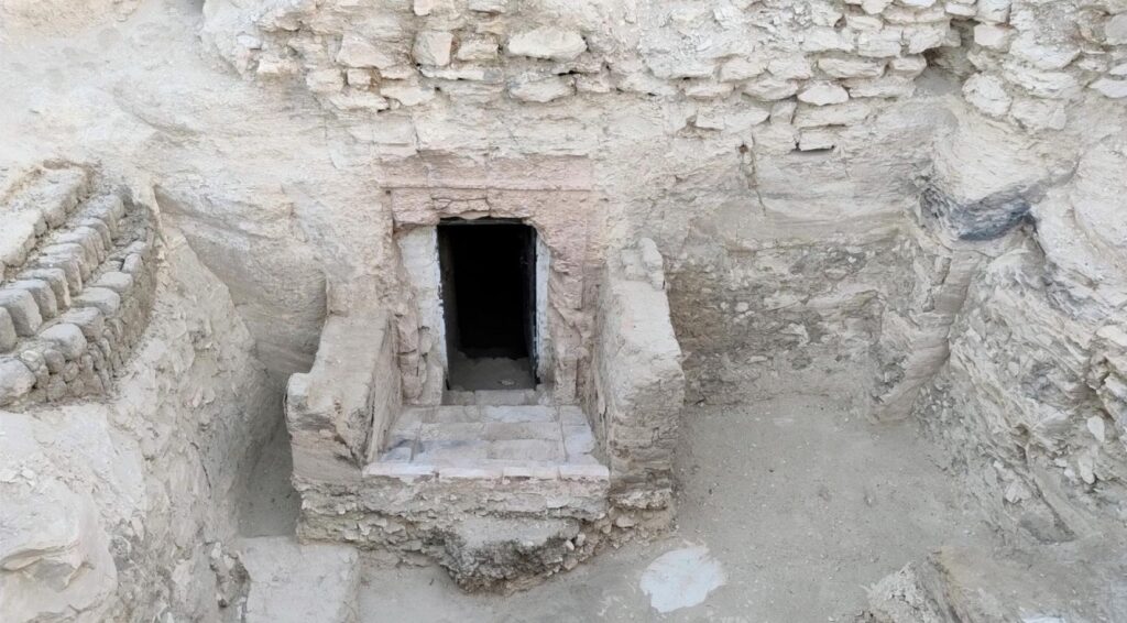 Nederlandse archeologen ontdekken 3.000 jaar oud graf in Egypte