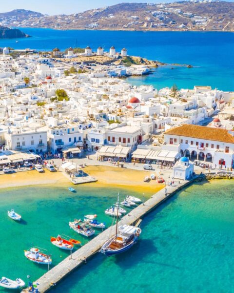 Nederlandse influencer aangehouden voor naaktheid op het Griekse eiland Mykonos
