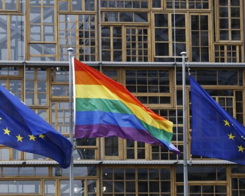 Nederlandse leiders veroordelen dodelijke aanslag op Berlijnse Pride als aanval op vrije samenleving
